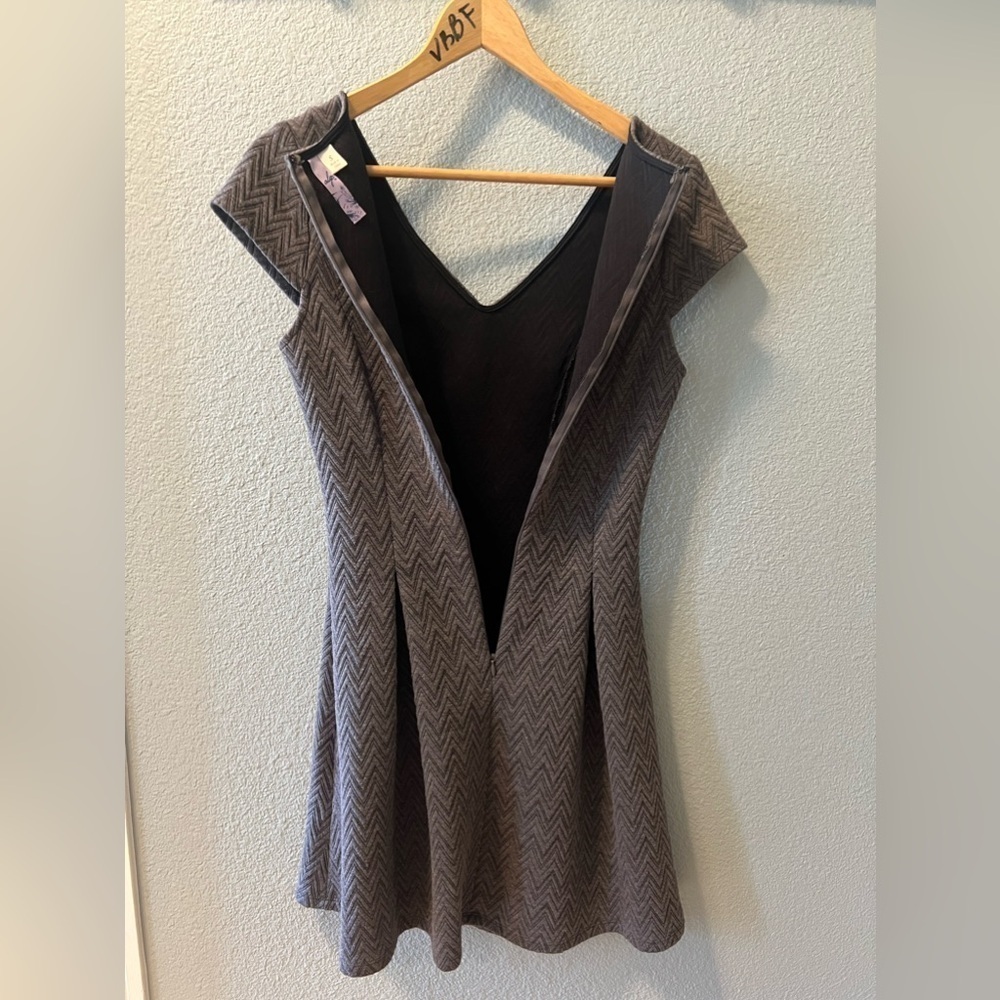 Alya dress size small - Picture 3 of 5